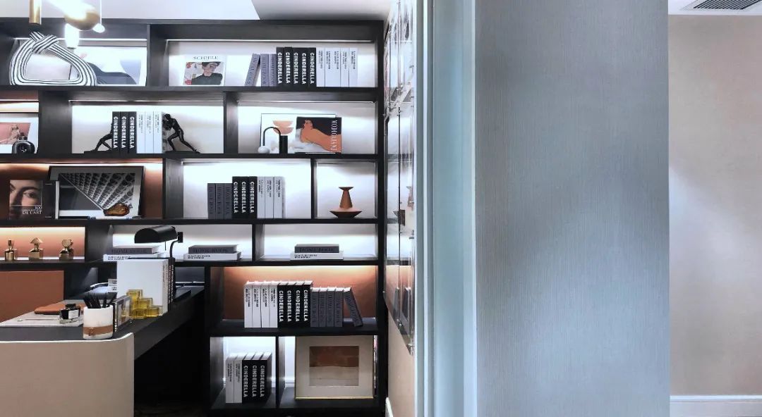 软装|180㎡现代时尚,中性色的空间,暗橙色点缀,带来稳重端庄的氛围