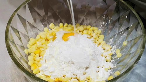 好吃|玉米别煮着吃了,煎一煎做成玉米烙,好吃又营养,大小朋友都喜欢