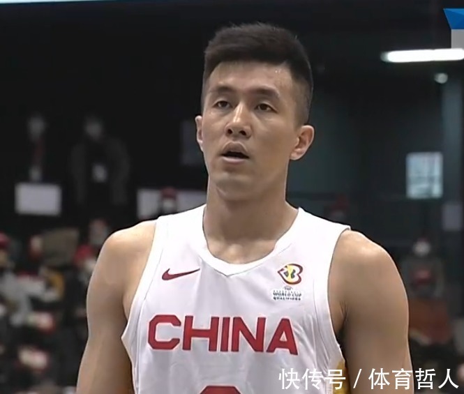 比赛|2连胜!给中国男篮球员打分,赵睿9分,赵继伟6分,1人满分