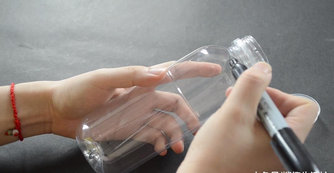  省钱|塑料瓶我再也不扔了, 改造一下, 粘在厨房里有大用处, 省钱又实用