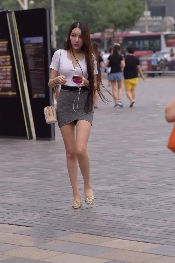 高跟鞋遇上丝袜，碰撞出让人难忘的气息