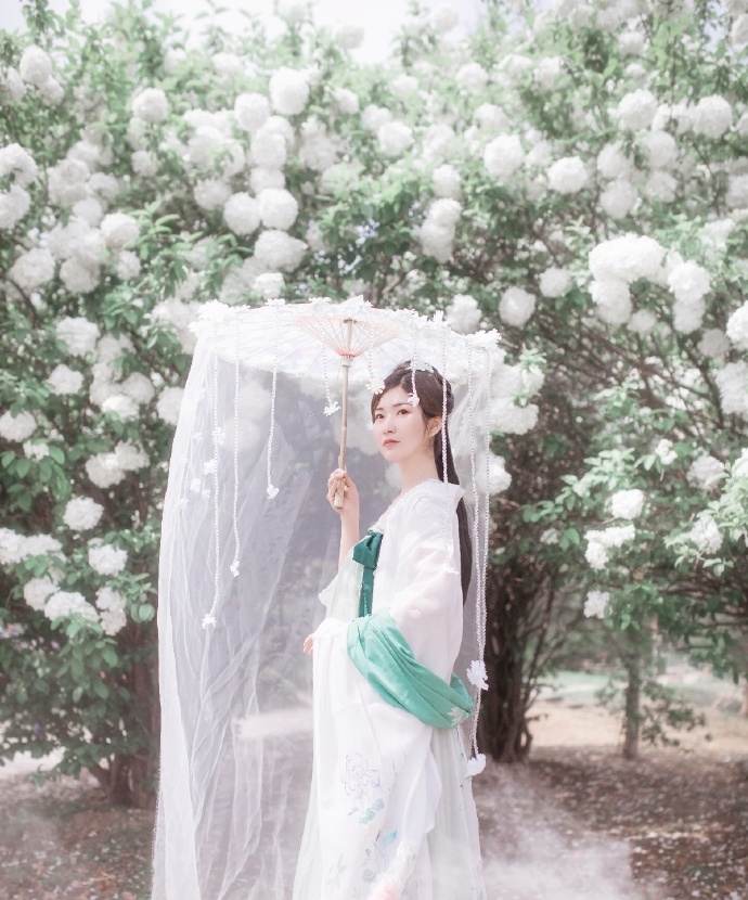 阮梓&《穿书之女配又娇又软》她抱紧神秘人大腿,靠宫斗经验干翻众皇子