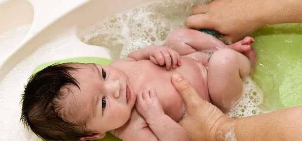 又一个1岁大的宝宝眼睛失明，年轻父母们都长点心吧！