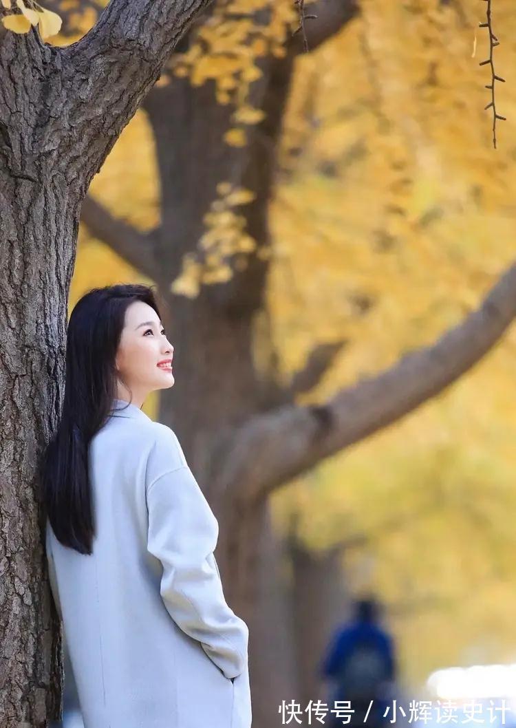 美好#岁月里的美好,都收纳进了泛黄的篇章里,化作文字、化作柔情