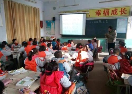 老师|“我女儿才9岁!”妈妈怒斥老师教性知识,网友:坏人会嫌你孩子小?