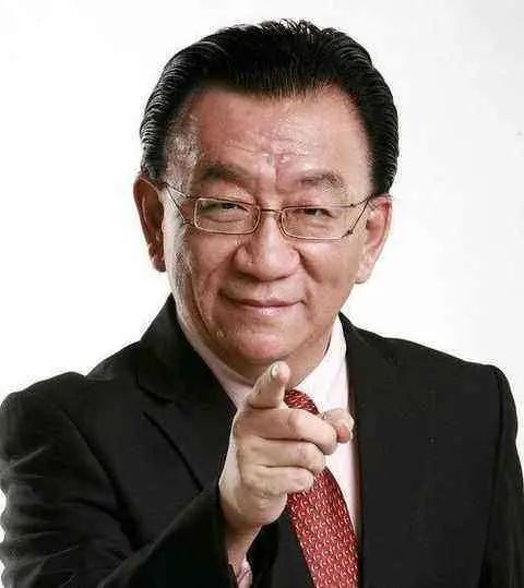 侯宝林!侯耀华自吹书法有功力,不比书家差,专家:看你还能硬多久!