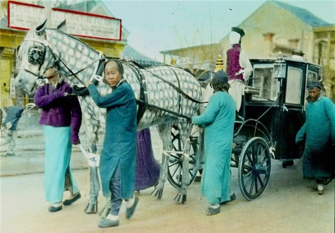 袁世凯|晚清“彩色”罕见照：浸满了历史感，图5陪哥哥在老家钓鱼的袁世凯