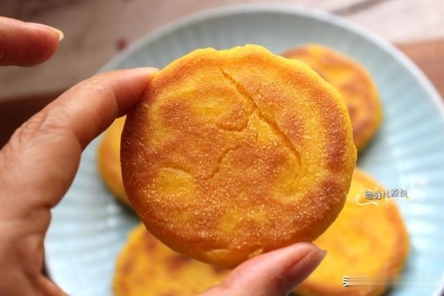 玉米面这样做简单快捷，暄软喷香，比包子馒头好，中老年人要多吃