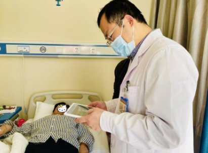 姚女士|双膝关节置换解除20年沉疴，患者康复赠送锦旗致谢