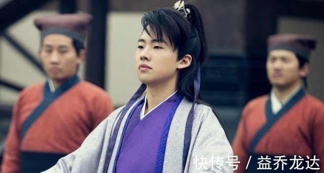 叫黄磊没礼貌,叫黄老师没个性,看到郭麒麟的叫法,不愧是少班主