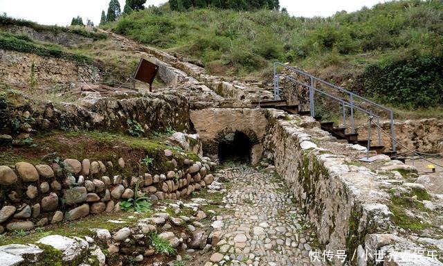 有人问我如何就会写小说，我想说：你到湘西去旅行一年就好了