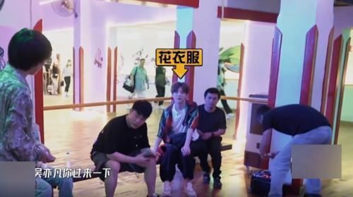 小鹿|鹿晗被人认成吴亦凡,大写的尴尬!这样回答让黑粉们失望