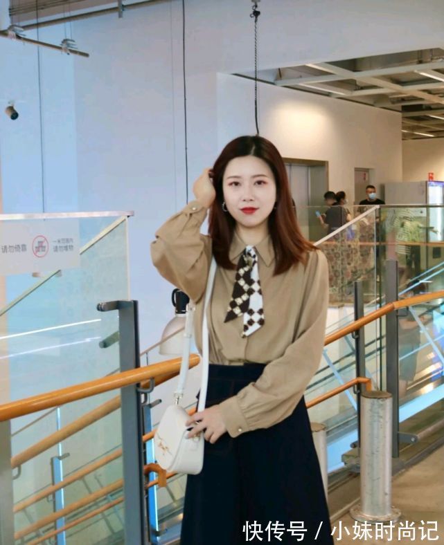 半身裙|早秋穿什么才好看?简约温柔的穿搭就很不错,减龄又有气质