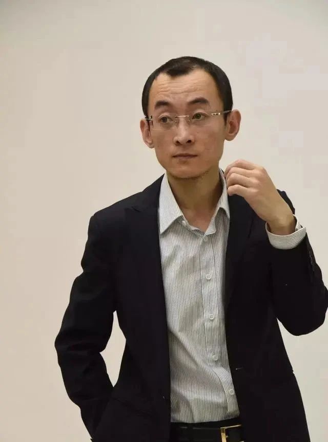 书体!他的草书“乱如麻绳”,缠缠绕绕,却斩获了全国第三届扇面一等奖