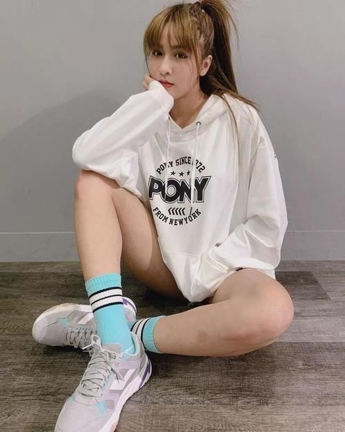 失踪|卫衣配球鞋,下半身失踪,这些鞋头妹妹你们爱了吗?