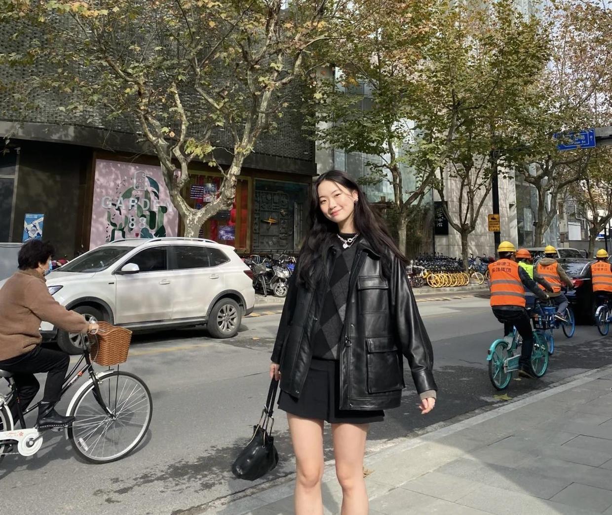 小姐姐 皮衣穿搭指南!搭配牛仔裤或半身裙又飒又美,提升气场又洋气