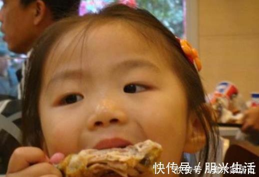 妇幼主任|吃一口需要代谢半个月,家长还在喂娃吃,妇幼主任:无知毁了孩子