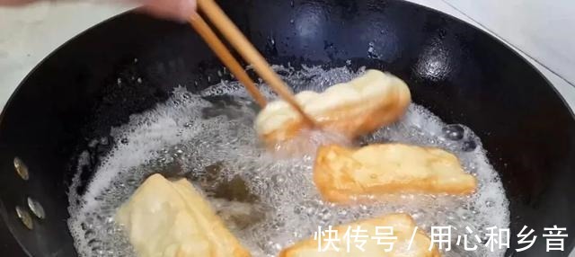 松软|这种创意油条做法，外皮酥掉渣，里面松软香甜，好吃又简单！
