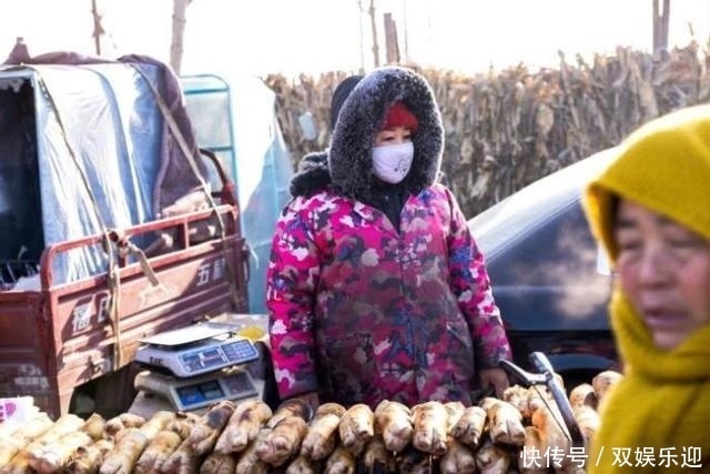 零下30度的东北集市什么样豆腐冻成冰块，看到乌龟后笑弯腰！