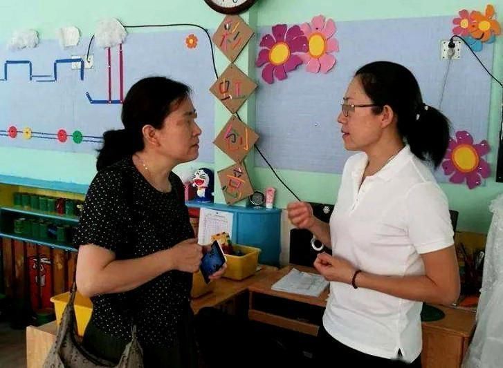 老师|男孩一顿吃4碗饭惹老师不满,家长拿出一张照片后,老师沉默了