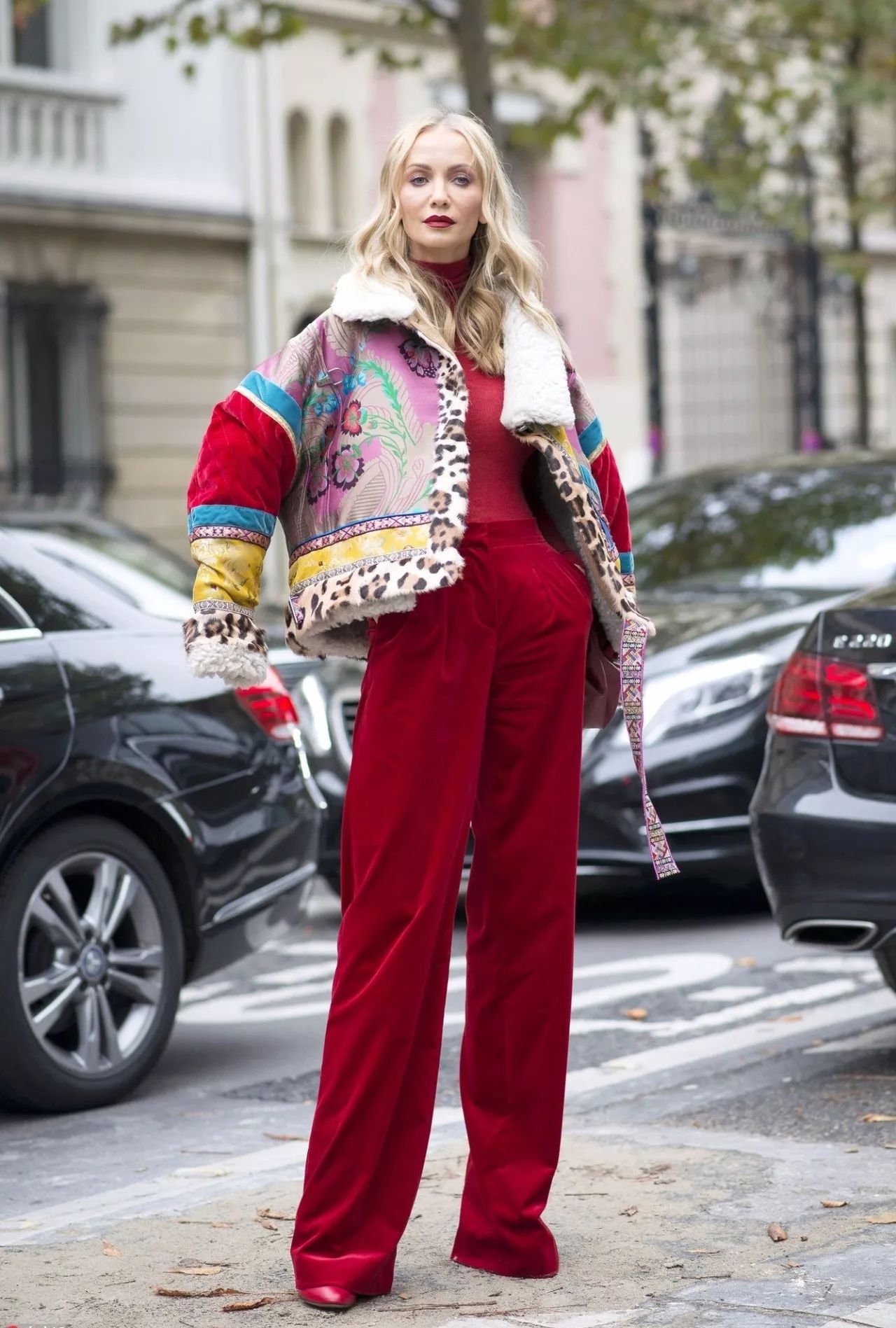 过了40岁的女人别穿得太花哨，多穿4种''简约色''，减龄又显白