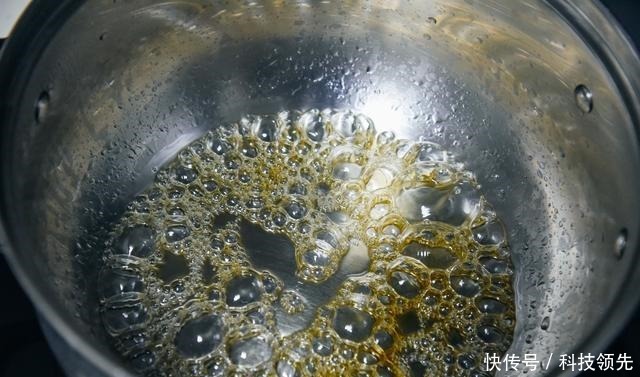 不用去外面花钱买奶茶了，这样做成本不到1块钱，好喝又健康！