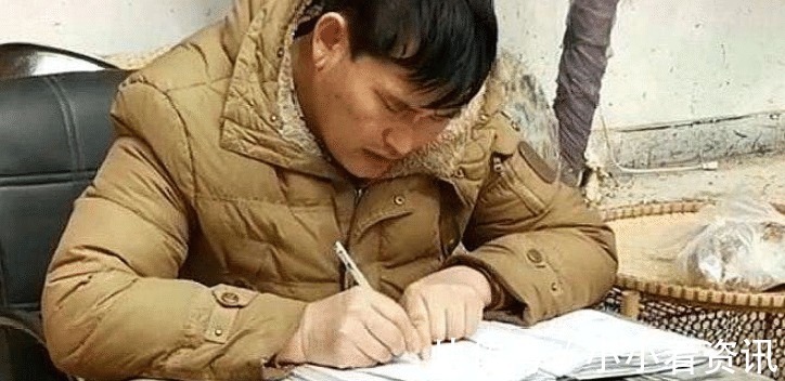 经纪人#朱之文的“鸡扒字”又大幅涨价了,专家又是出来祸害书法市场!