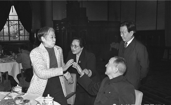 王新兰|6岁送情报、11岁长征,她是从军52年的开国女上校