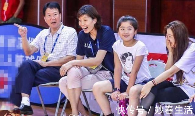 人家|姚明女儿身高有些失控,10岁将近1米7,网友:我还没人家孩子高