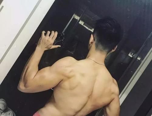 动作|肌肉男“背影杀”，原来可以如此性感！