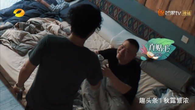 《向往生活》迎来第二个李诞式偷懒的明星，黄磊处理剩菜的方式赞