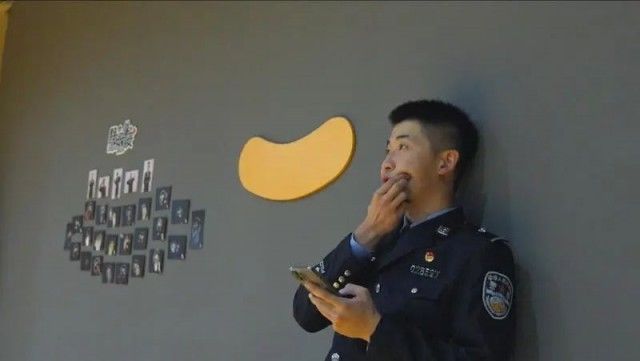 “骗子在升级，我们也要升级！”警察蜀黍这么帅，居然还会脱口秀？