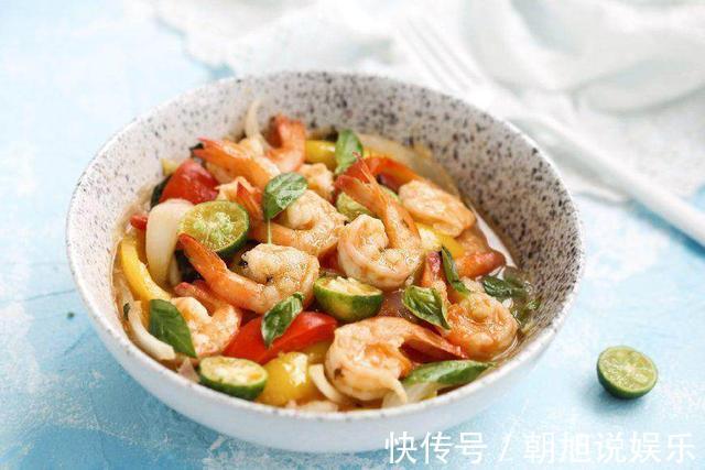 这盘虾满满异国风味,里面加了一种香草,简直太美味了!