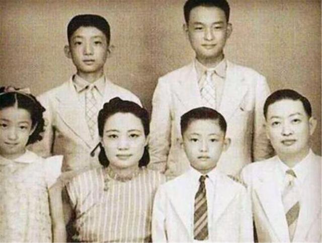 墓穴|2女共侍一夫,却情同姐妹,生前“三人行”,死后3人埋入同一墓穴