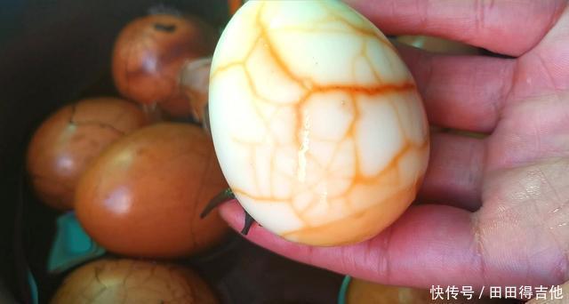 块钱|外面卖2块钱的茶叶蛋在家就能做,成本只要5毛钱,比卤蛋还好吃