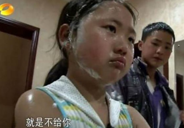 红了14年的《变形记》:本是富人的一场游戏,却毁了王红林一生