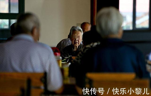 退休|不想晚年拖累子女,家长60岁前要做好4个“防备”,你做到几个