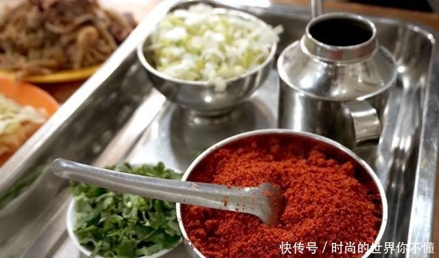 24年街边小店,一碗面70元,还没到饭点就座无虚席……!