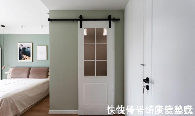 装修|客厅不要沙发,墙面不做造型,越简单的装修,反而越清爽实用