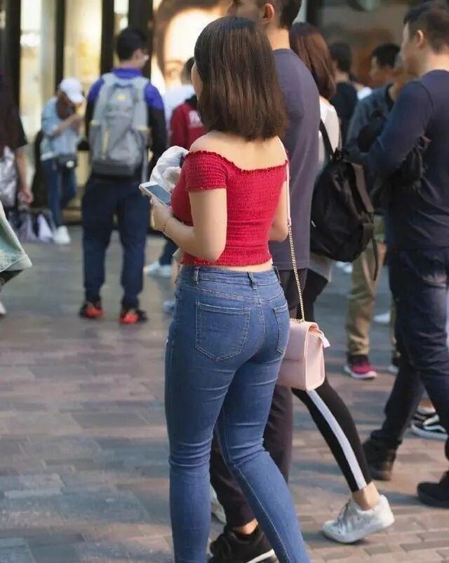 打底裤 紧身的打底裤只有自信的小姐姐才敢穿,让你美成焦点,魅力过人!