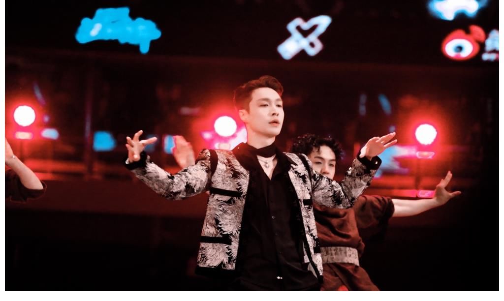 《這就是街舞4》總決賽，張藝興帶領(lǐng)核興舞器戰(zhàn)隊(duì)《飛天》首秀