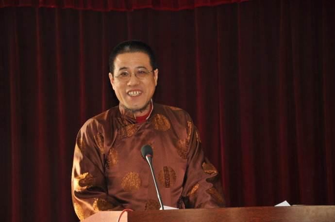 上交|他自称乾隆子孙,手上戴着的戒指价值3亿,专家让其上交只回6个字!