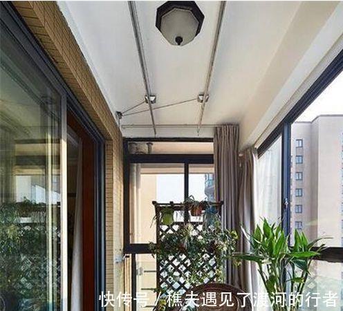 晾衣杆|阳台装修,越来越多人把晾衣杆不装中间装一边!入住才知多实用