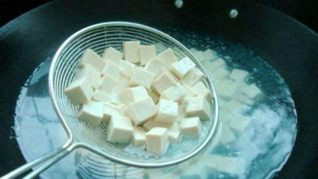 下锅|做豆腐,别直接下锅煎,多加上“这一步”,豆腐鲜嫩入味,不易碎