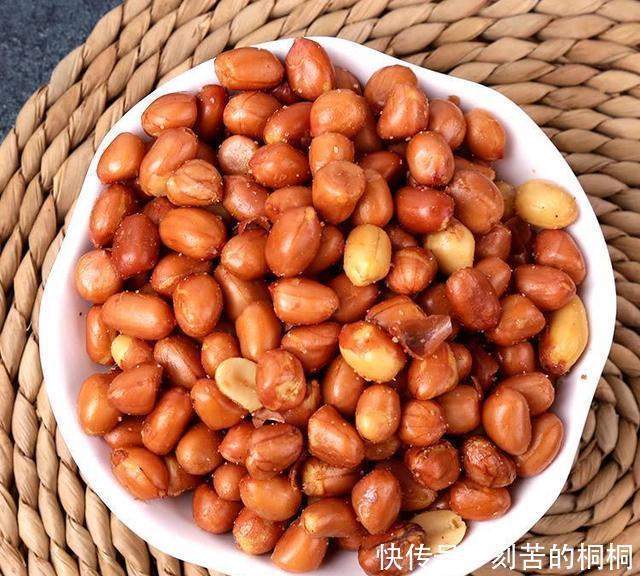油炸花生米,用水泡还是直接炸!大厨都不对,我来教你正确做法