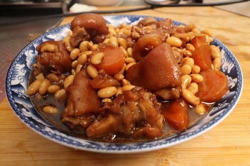  关键|炖猪蹄，什么时候放盐很关键，掌握好窍门，猪蹄软烂入味又好吃