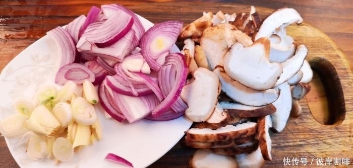 下锅|炖鸡时,最忌直接下锅炖,教你一招,鸡肉鲜嫩又入味,营养不流失