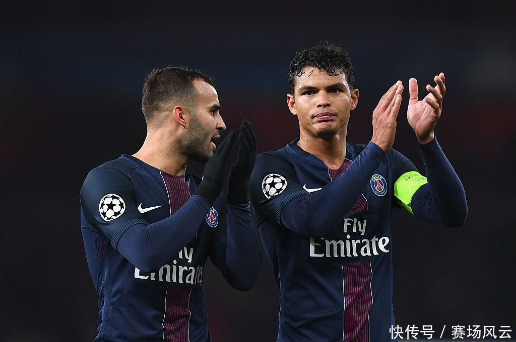 矮个子内维斯头法国足球甲级联赛球绝杀里昂补时制胜！巴黎圣日耳曼险胜法甲劲敌