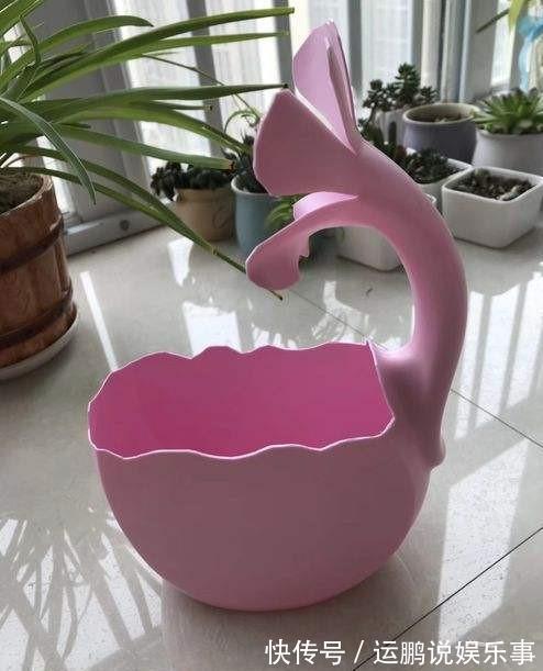 攒6个塑洗衣液壶,剪掉一半给孩子当书架,邻居都说要回家跟着学