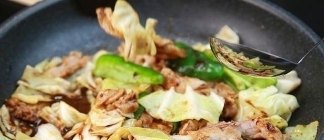 去饭店吃饭,不看菜单,直接点这4道菜的人,服务员:行家来了